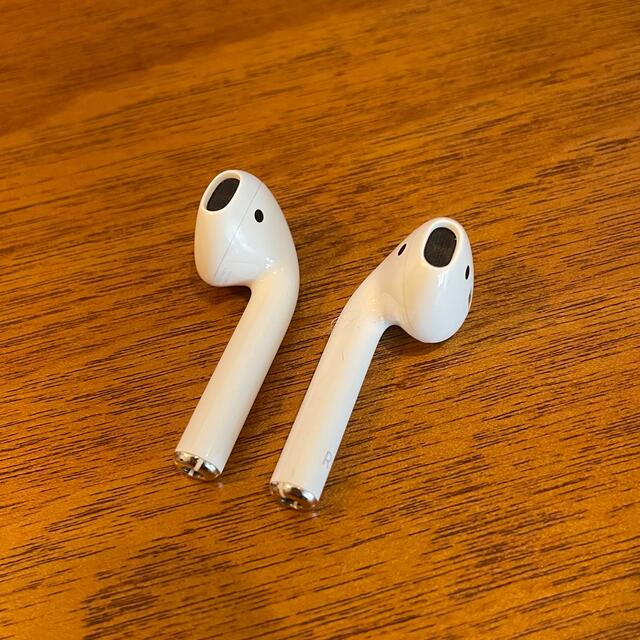 Apple(アップル)の中古 AirPods エアーポッズ 第2世代 ケーブル付き スマホ/家電/カメラのオーディオ機器(ヘッドフォン/イヤフォン)の商品写真