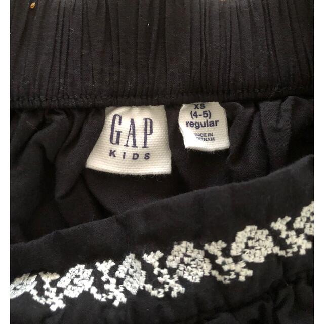 GAP Kids(ギャップキッズ)のGAP kids コットン刺繍フレアスカート110ブラック キッズ/ベビー/マタニティのキッズ服女の子用(90cm~)(スカート)の商品写真