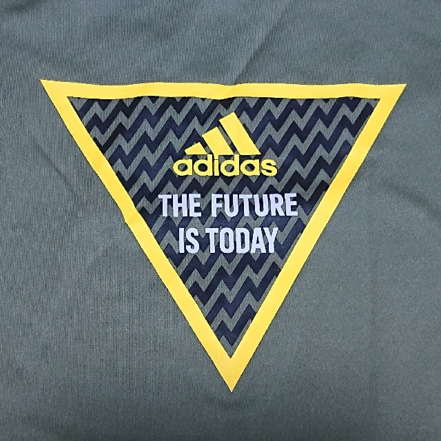 adidas(アディダス)の【新品】 100  adidas アディダス Tシャツ カーキ キッズ/ベビー/マタニティのキッズ服男の子用(90cm~)(Tシャツ/カットソー)の商品写真