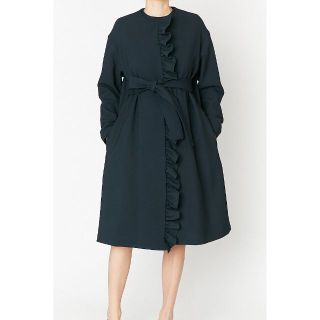 バーニーズニューヨーク(BARNEYS NEW YORK)のヨーコチャン　フロントラッフルコート　ネイビー　３６(ロングコート)