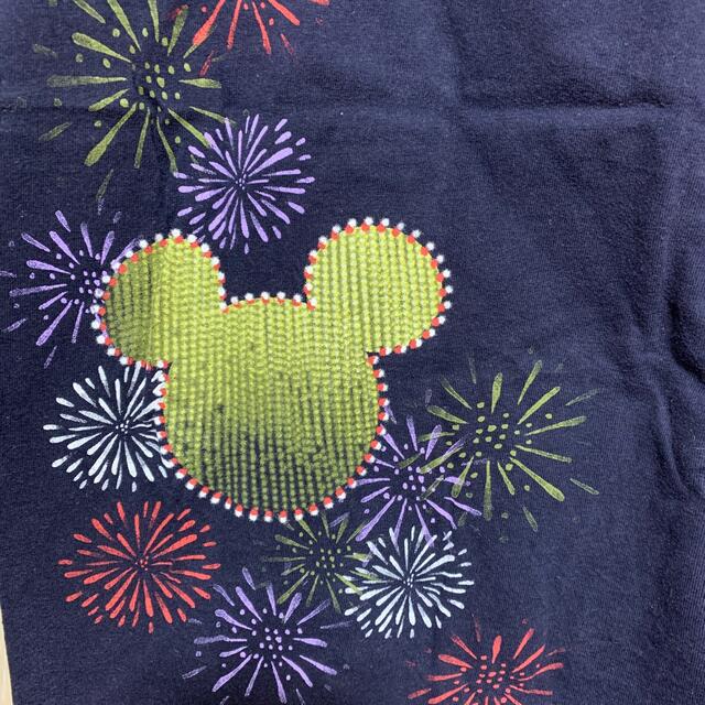 Disney(ディズニー)のメンズ　Lサイズ　半袖Tシャツ　紺/ネイビー　ミッキーマウス花火 メンズのトップス(Tシャツ/カットソー(半袖/袖なし))の商品写真
