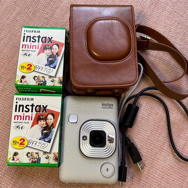 富士フイルム(フジフイルム)のFUJI FILM instax mini LIPLAY セット スマホ/家電/カメラのカメラ(フィルムカメラ)の商品写真