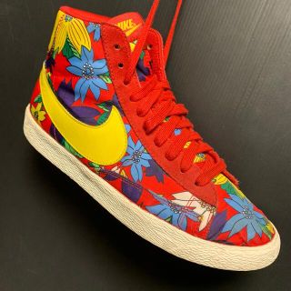 ナイキ(NIKE)のNIKE WMNS BLAZER MID TEXTILE PRINT(スニーカー)