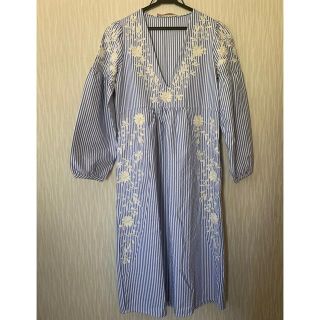 ザラ(ZARA)のこま042様　専用　ZARA 刺繍ワンピース(ひざ丈ワンピース)