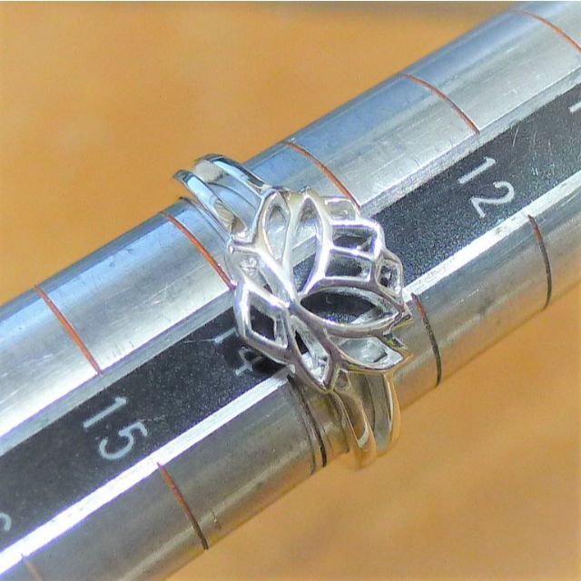 SR2178 指輪シルバー925刻リング　13.5号　蓮　ロータス　はす　 レディースのアクセサリー(リング(指輪))の商品写真