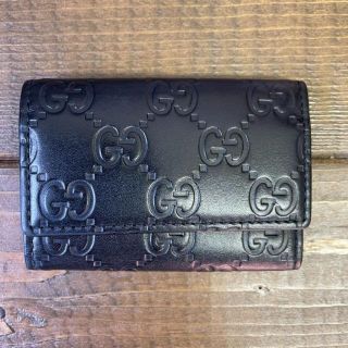 グッチ(Gucci)の美品 GUCCI グッチ キーケース ブラック 6連 シマ 出来る漢の必需品！(キーケース)