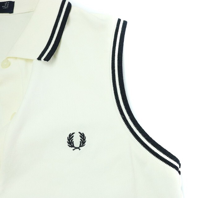 FRED PERRY(フレッドペリー)のフレッドペリー ポロシャツ ニット ノースリーブ 刺繍 4 M 白 ホワイト レディースのトップス(ポロシャツ)の商品写真