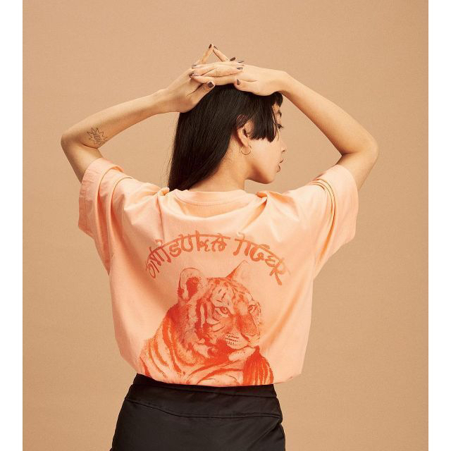 Onitsuka Tiger(オニツカタイガー)のオニツカタイガー グラフィックTシャツ Mサイズ レディースのトップス(Tシャツ(半袖/袖なし))の商品写真
