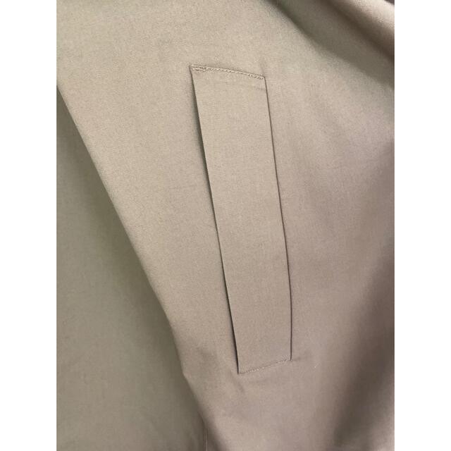 UNIQLO(ユニクロ)の【美品】UNIQLO ベージュ　ナイロントレンチコート　L メンズのジャケット/アウター(トレンチコート)の商品写真