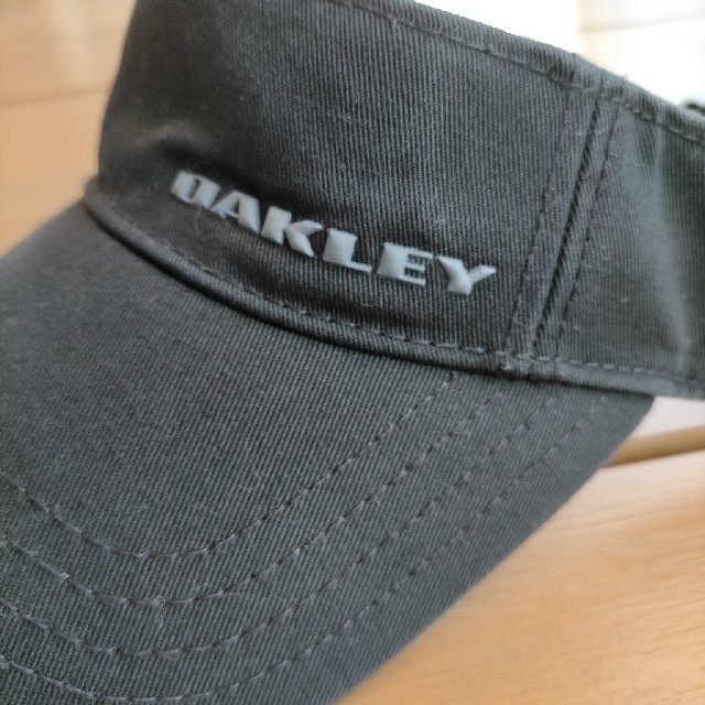 Oakley(オークリー)のオークリーサンバイザー メンズの帽子(サンバイザー)の商品写真