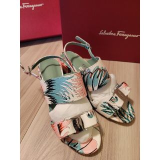 サルヴァトーレフェラガモ(Salvatore Ferragamo)のFerragamo　新品未使用　サンダル　大幅値下げ(サンダル)