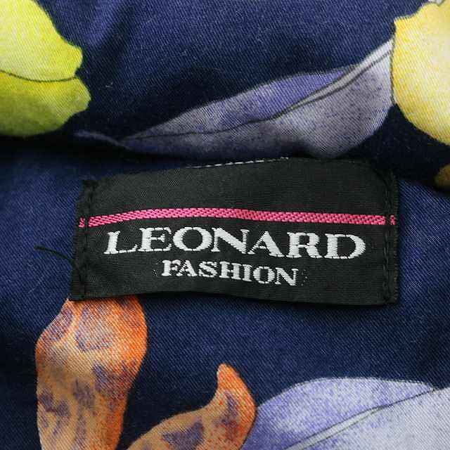 LEONARD(レオナール)のレオナール LEONARD ダウンベスト ジャケット 花柄 紺 マルチカラー レディースのジャケット/アウター(ダウンベスト)の商品写真