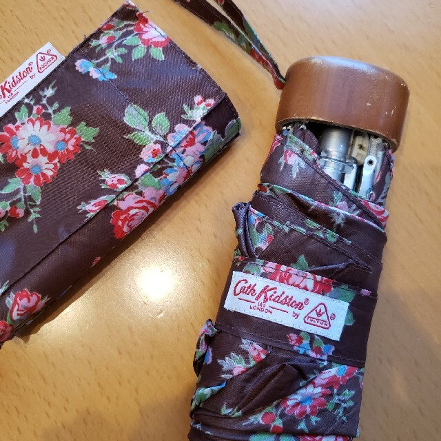 Cath Kidston(キャスキッドソン)のCath Kidston　三つ折り折り畳み傘 レディースのファッション小物(傘)の商品写真