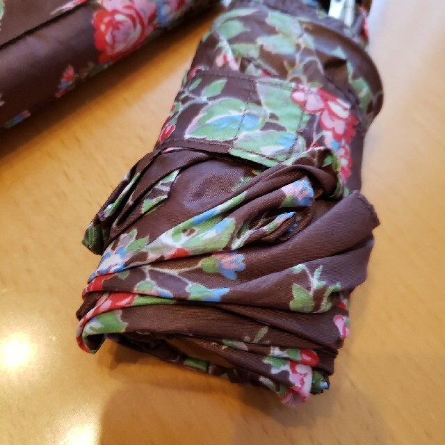 Cath Kidston(キャスキッドソン)のCath Kidston　三つ折り折り畳み傘 レディースのファッション小物(傘)の商品写真