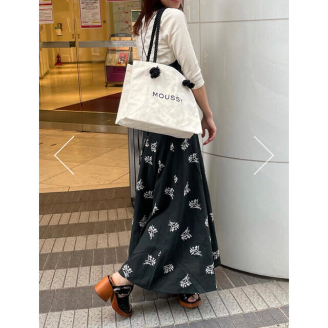 moussy(マウジー)のホワイト♡MOUSSYキャンバストートバッグ♡ショッパー型トートバック♡新品 レディースのバッグ(トートバッグ)の商品写真