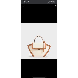 チャールズアンドキース(Charles and Keith)の値下げ！チャールズアンドキース  キャンバストラペーズバッグ(ショルダーバッグ)