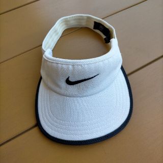 ナイキ(NIKE)のNIKEゴルフサンバイザー(キャップ)