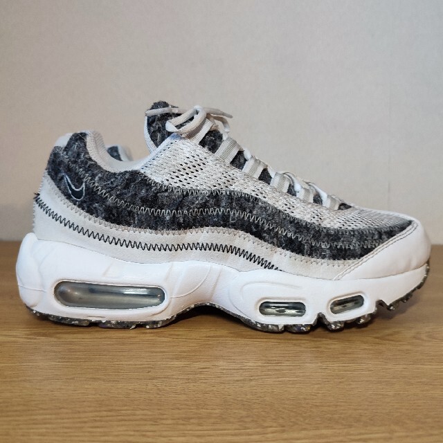 NIKE(ナイキ)の大人気 特別モデル NIKE WMNS AIR MAX 95 RECYCLE レディースの靴/シューズ(スニーカー)の商品写真