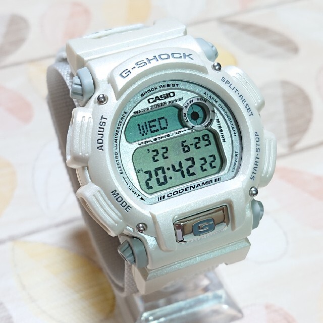 G-SHOCK(ジーショック)の未使用品【CASIO／G-SHOCK】デジタル メンズ腕時計 DW-8800AJ メンズの時計(腕時計(デジタル))の商品写真