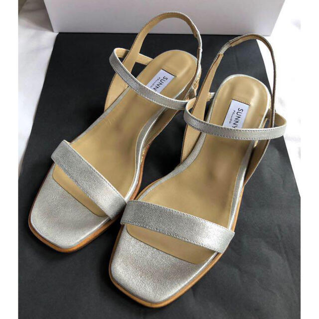 されていて PELLICO サンダル新品 24.5シルバーの通販 by いろは's