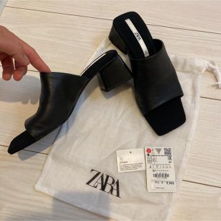 ザラ(ZARA)のZARA 今季新品　35サイズ　レザーサンダル　希少サイズ　ブラック(サンダル)