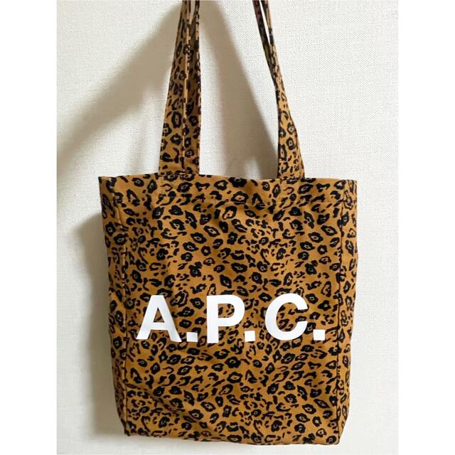 A.P.C(アーペーセー)のa.p.c. レオパード　トートバッグ レディースのバッグ(トートバッグ)の商品写真