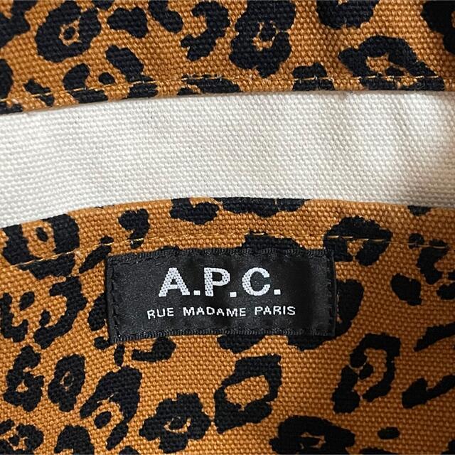 A.P.C(アーペーセー)のa.p.c. レオパード　トートバッグ レディースのバッグ(トートバッグ)の商品写真