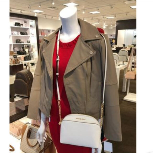 Michael Kors(マイケルコース)の値下げ　白　マイケルコース　バッグ　MICHAEL KORS レディースのバッグ(ショルダーバッグ)の商品写真