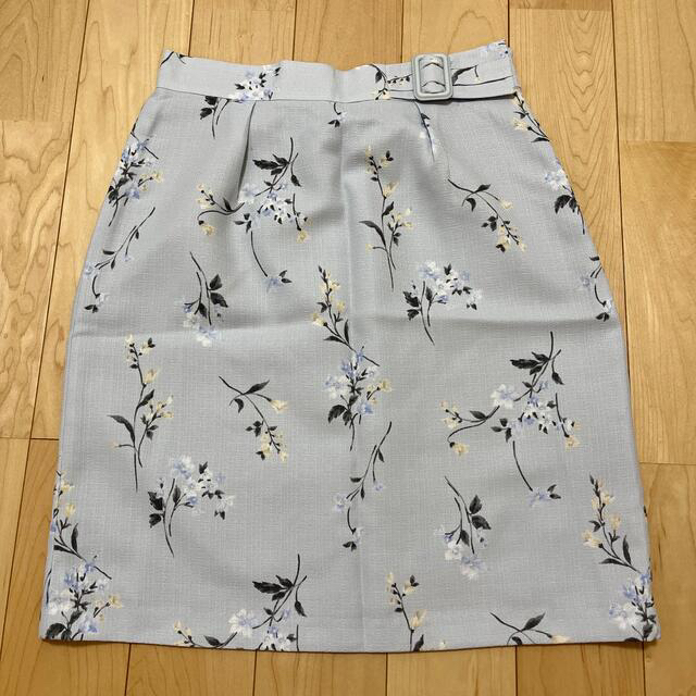MISCH MASCH(ミッシュマッシュ)のミッシュマッシュ 花柄タイトスカート レディースのスカート(ひざ丈スカート)の商品写真