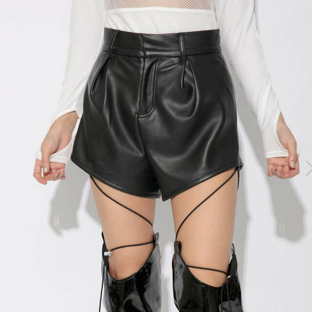 MELT THE LADY leather like short pants