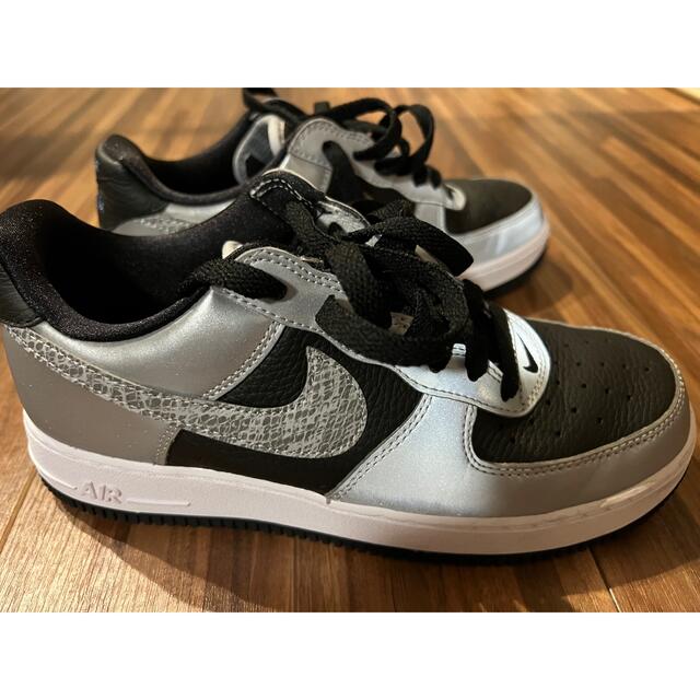 NIKE(ナイキ)のNIKE エアフォース1 silver snake 黒蛇 25cm 新古品 メンズの靴/シューズ(スニーカー)の商品写真