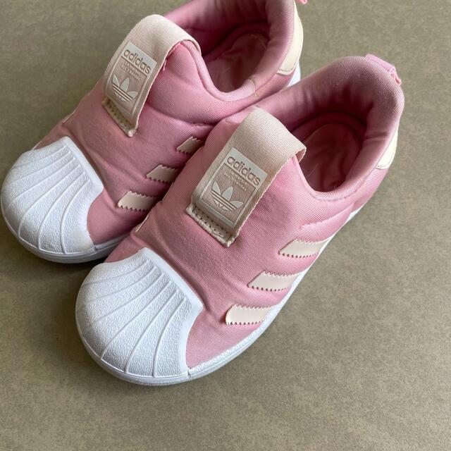 adidas(アディダス)のadidas（アディダス）キッズスニーカー キッズ/ベビー/マタニティのキッズ靴/シューズ(15cm~)(スニーカー)の商品写真