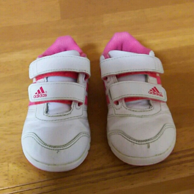 adidas(アディダス)のアディダス 子ども靴13㎝ キッズ/ベビー/マタニティのベビー靴/シューズ(~14cm)(スニーカー)の商品写真