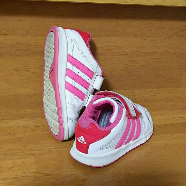 adidas(アディダス)のアディダス 子ども靴13㎝ キッズ/ベビー/マタニティのベビー靴/シューズ(~14cm)(スニーカー)の商品写真