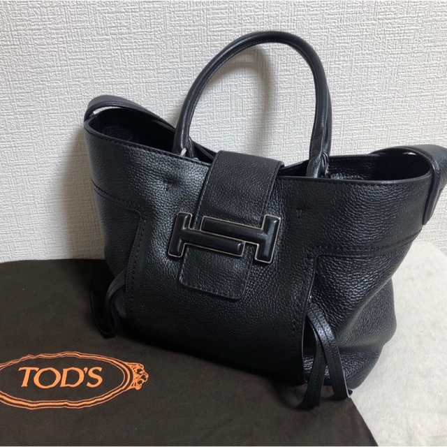 TOD'S(トッズ)のTOD'S  ダブルT  ミディアムバック　ブラック レディースのバッグ(ハンドバッグ)の商品写真