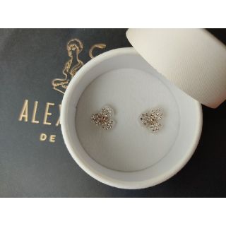 アレクサンドルドゥパリ(Alexandre de Paris)のalexandre de paris カメリアピアス(ピアス)