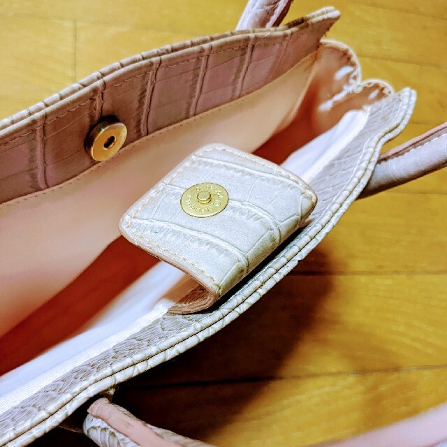Nefertari 　ハンドバッグ レディースのバッグ(ハンドバッグ)の商品写真