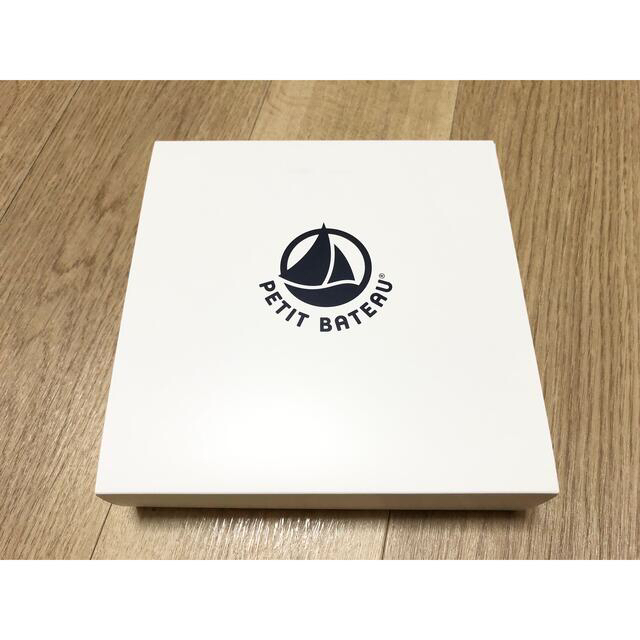 PETIT BATEAU(プチバトー)のプチバトーギフトBOX𓍯 ‬ インテリア/住まい/日用品のオフィス用品(ラッピング/包装)の商品写真