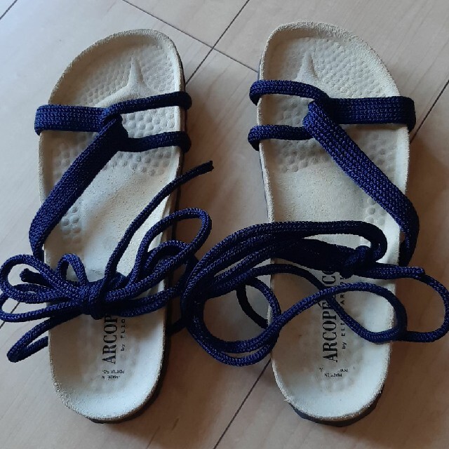 ARCOPEDICO(アルコペディコ)のarcopedico 紺色　24.5位 レディースの靴/シューズ(サンダル)の商品写真