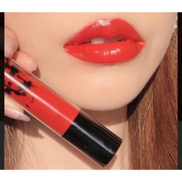 MAC(マック)のMAC PATENT LIP 592LATEX LOVE コスメ/美容のベースメイク/化粧品(口紅)の商品写真