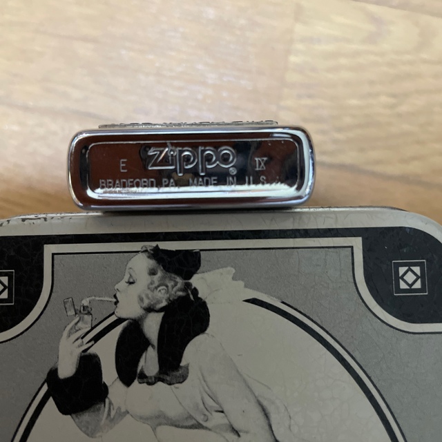 ZIPPO(ジッポー)のライター ZIPPO 1935 WINDY VARGA GIRL  1993年製 メンズのファッション小物(タバコグッズ)の商品写真