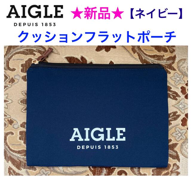 AIGLE(エーグル)のコナカ様専用ページ 新品 AIGLE クッションフラットポーチ【ネイビー】 レディースのファッション小物(ポーチ)の商品写真