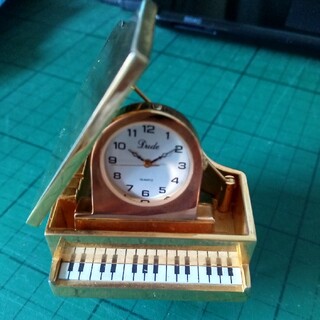 ピアノ時計(金属工芸)