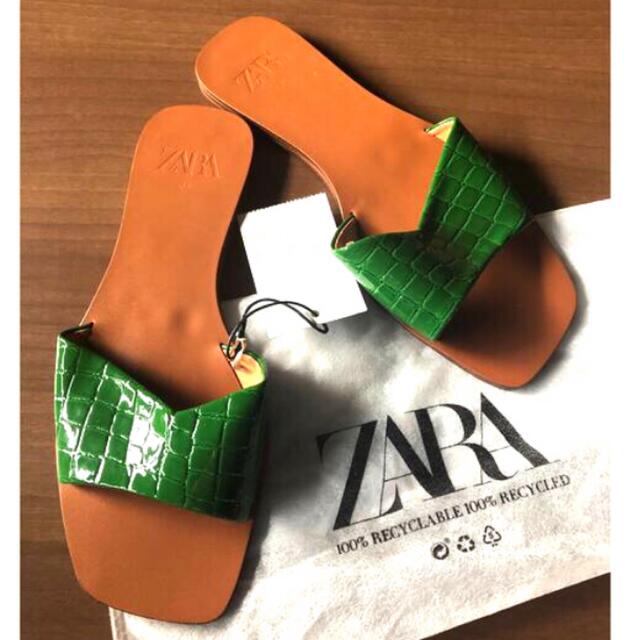 ZARA(ザラ)の★最終価格★ZARA 型押し　サンダル　フラット　グリーン　36 レディースの靴/シューズ(サンダル)の商品写真