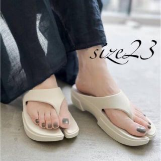 アパルトモンドゥーズィエムクラス(L'Appartement DEUXIEME CLASSE)のアパルトモン PAES Sandals サンダル ホワイト 23(サンダル)