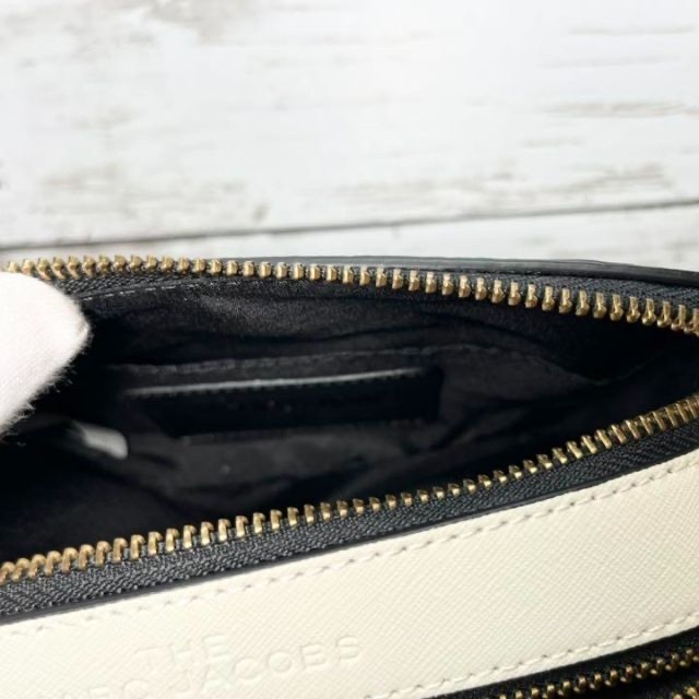 MARC JACOBS(マークジェイコブス)の【新品】MARC JACOBS ニューブラックマルチ　黒　白 レディースのバッグ(ショルダーバッグ)の商品写真