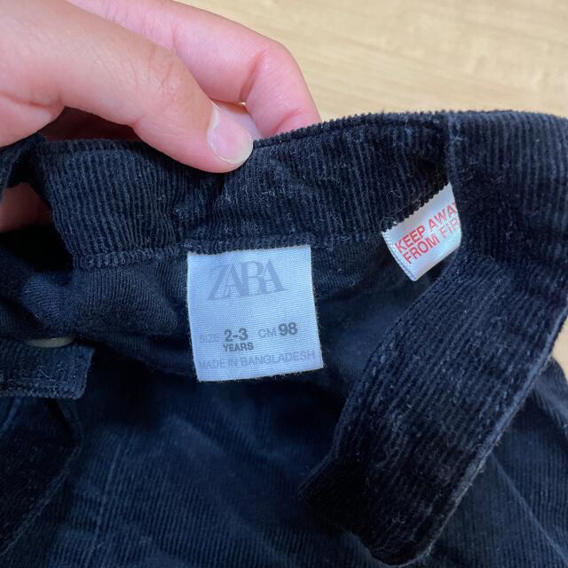 ZARA KIDS(ザラキッズ)のZara サロペット　黒　2–3years 98センチ キッズ/ベビー/マタニティのキッズ服男の子用(90cm~)(パンツ/スパッツ)の商品写真