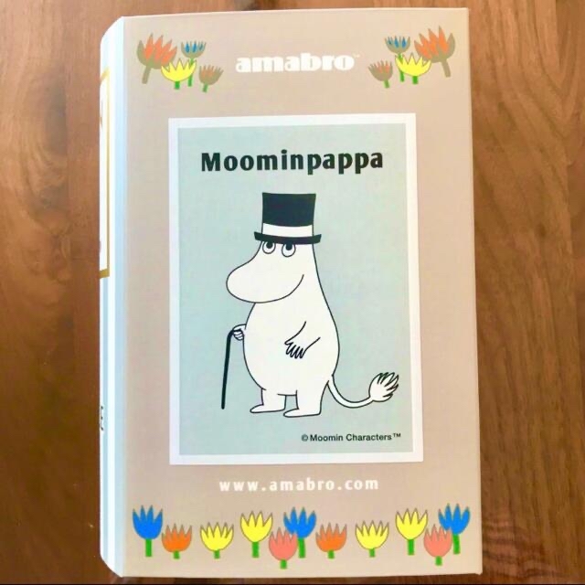 MOOMIN(ムーミン)の《新品未使用・未開封》ビブ&ラトル ムーミン×amabro キッズ/ベビー/マタニティのこども用ファッション小物(ベビースタイ/よだれかけ)の商品写真