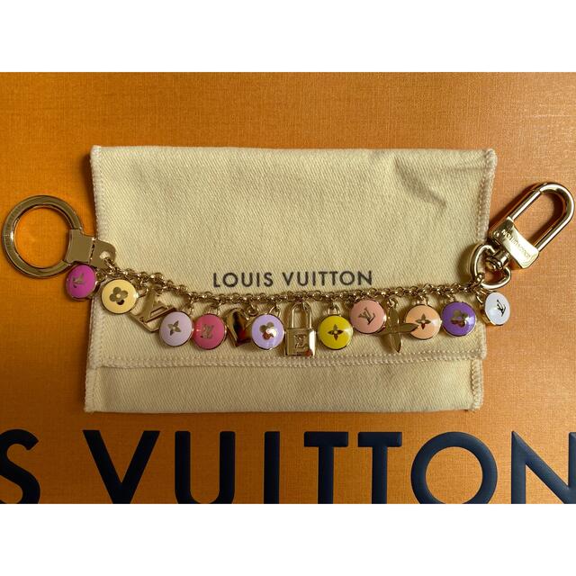 LOUIS VUITTON(ルイヴィトン)のルイヴィトン ポルトクレシェンヌ パスティーユ  チャーム ゴールド レディースのアクセサリー(チャーム)の商品写真