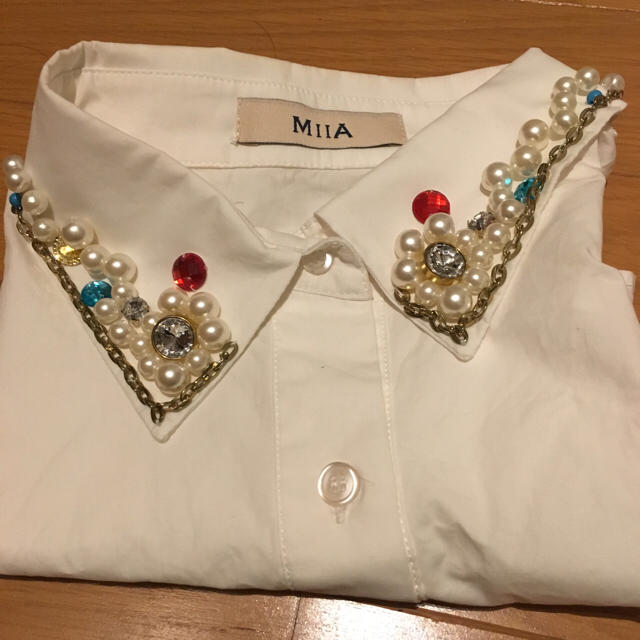 MIIA(ミーア)の新品未使用！MIIAビジュー付け襟♪ レディースのアクセサリー(つけ襟)の商品写真